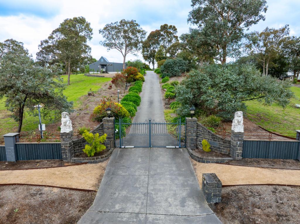 102 EISEMANS RD, YARRAMBAT, VIC 3091