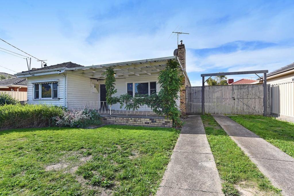 18 MCCASKER AVE, RESERVOIR, VIC 3073