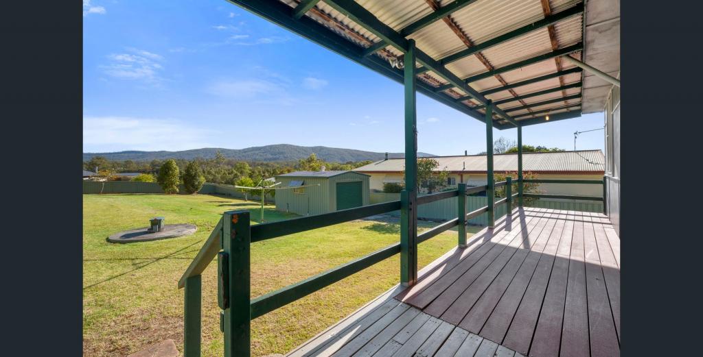 17 Weir St, Nana Glen, NSW 2450