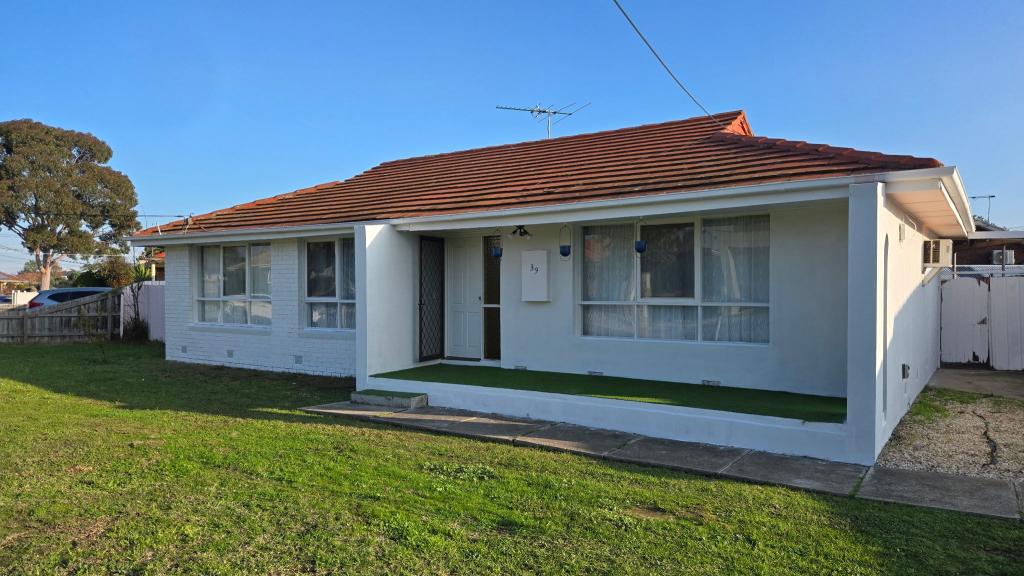 39 Erindale Ave, Deer Park, VIC 3023