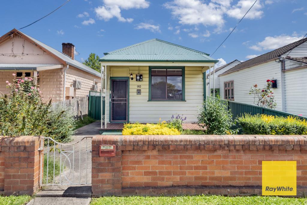 90 Laurence St, Lithgow, NSW 2790