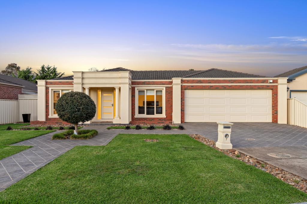 7 Rising Ct, Hillside, VIC 3037