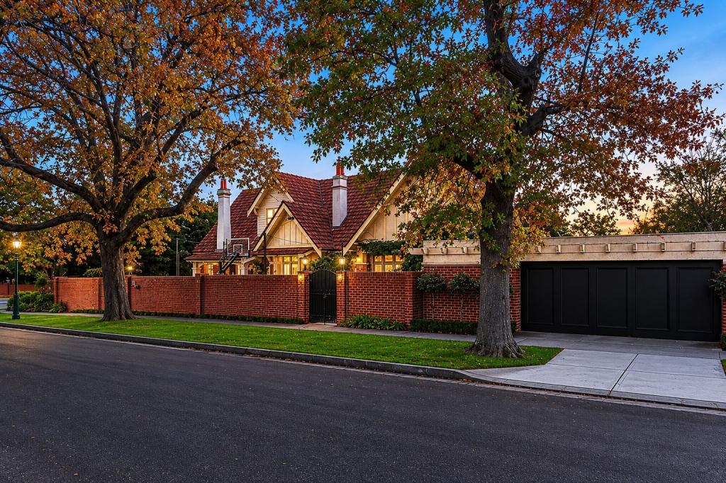 1a Monomeath Ave, Canterbury, VIC 3126