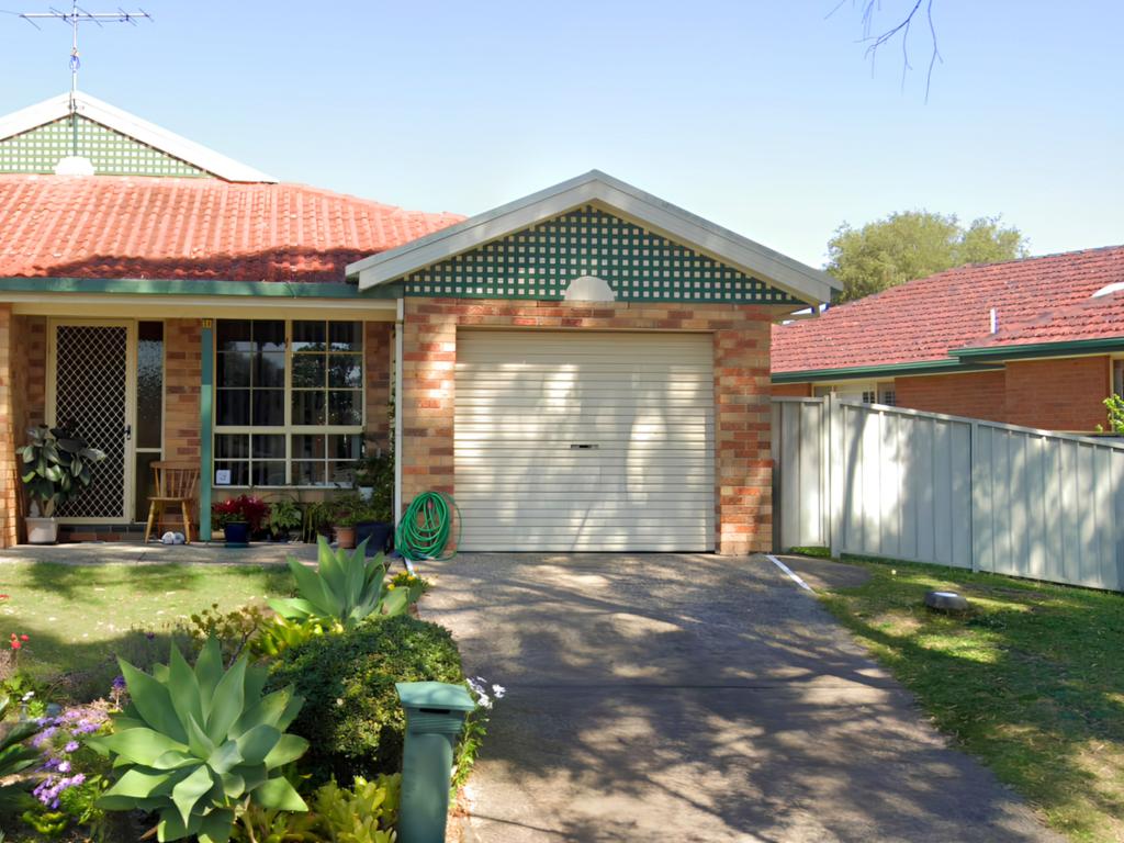 2/3 VALERIE CT, ELERMORE VALE, NSW 2287
