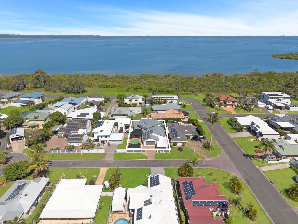 24 Skinner Cres, Urangan, QLD 4655