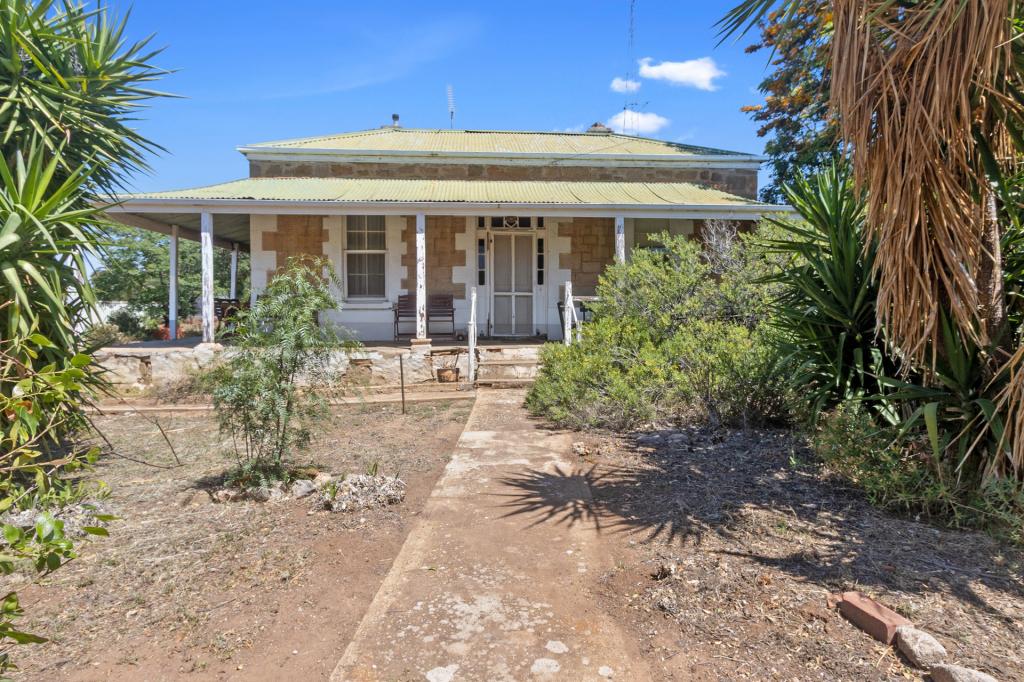 8 Broughton Rd, Yacka, SA 5470