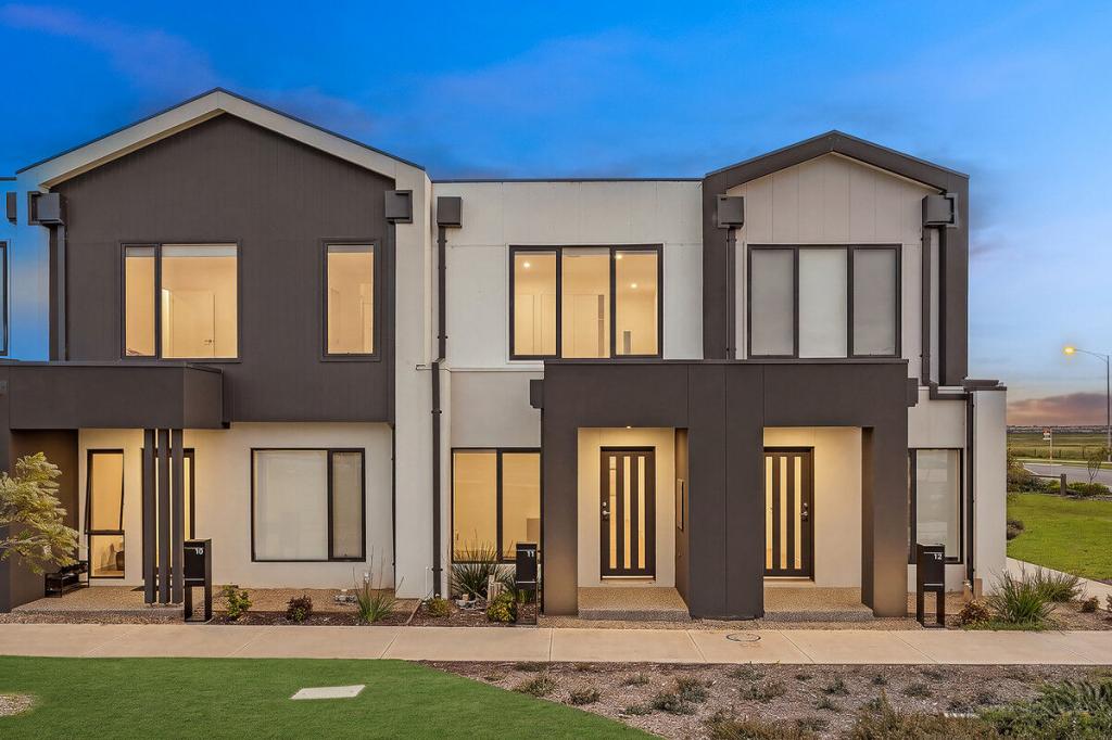 11 Pajaro Walk, Clyde North, VIC 3978