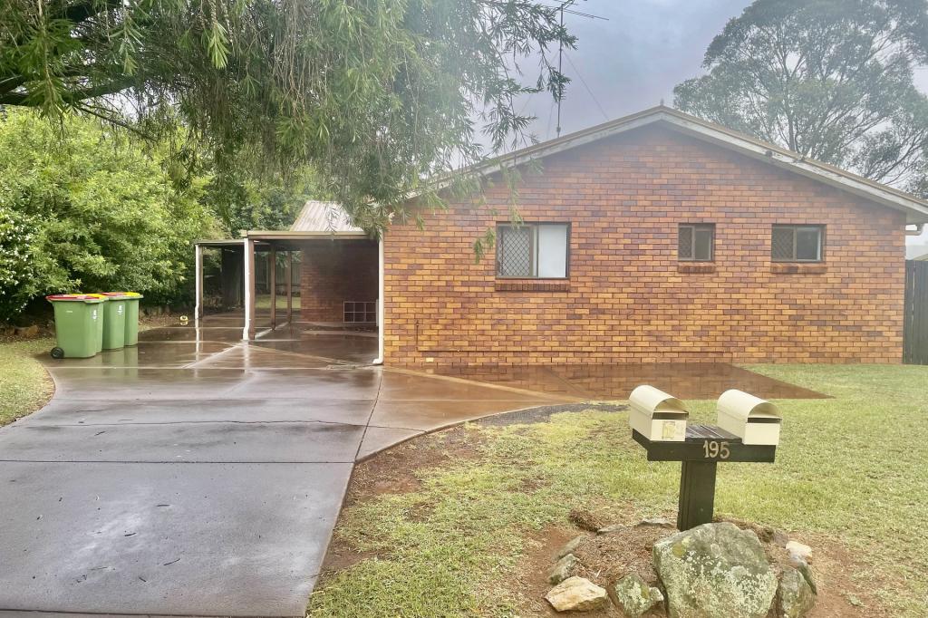 2/195 Tor St, Newtown, QLD 4350