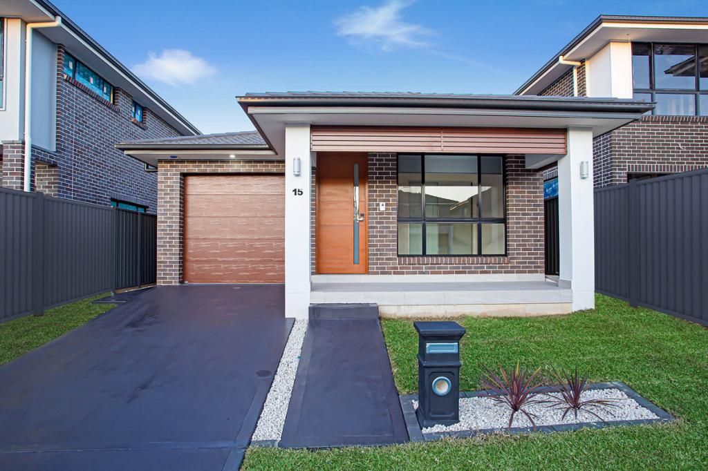 15 BUCKTON ST, QUAKERS HILL, NSW 2763