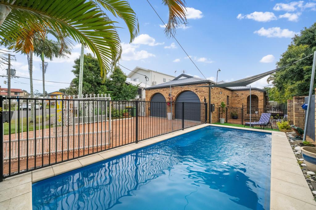 4 Thompson Cres, Clontarf, QLD 4019