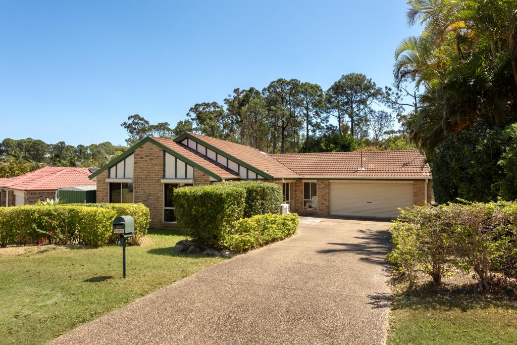 18 Enderbury Cres, Pacific Pines, QLD 4211
