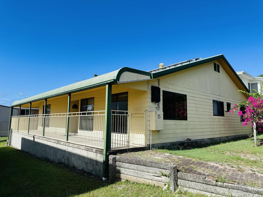 15 Bombala Cres, Rainbow Beach, QLD 4581