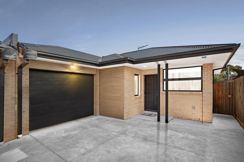 2/6 Greenleaf Cct, Tarneit, VIC 3029