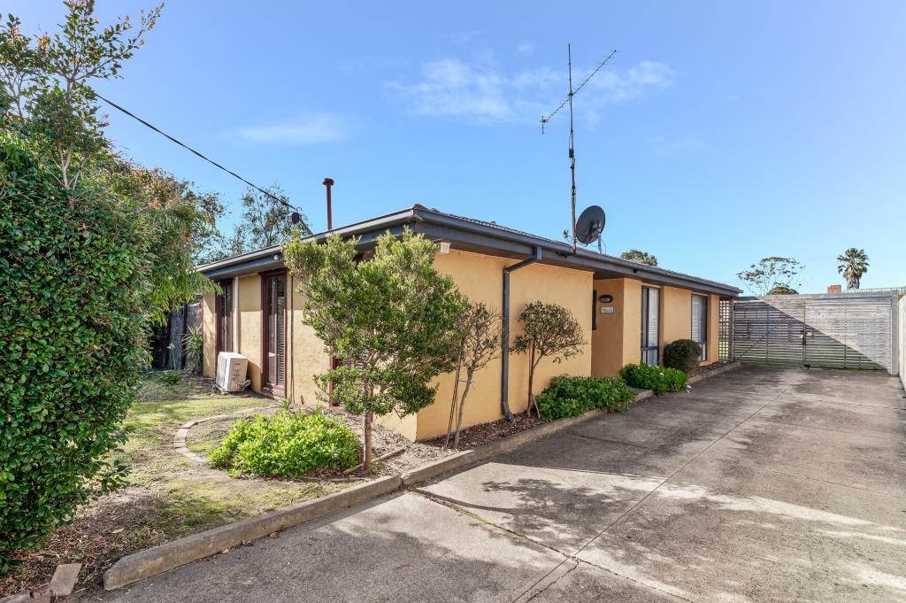 76 SEAVIEW AVE, SAFETY BEACH, VIC 3936