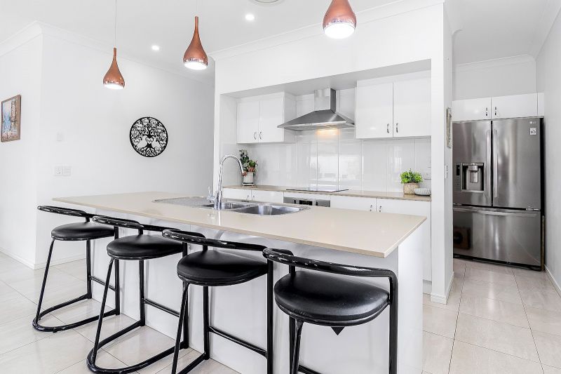 15 Shearwater Cres, Banksia Beach, QLD 4507