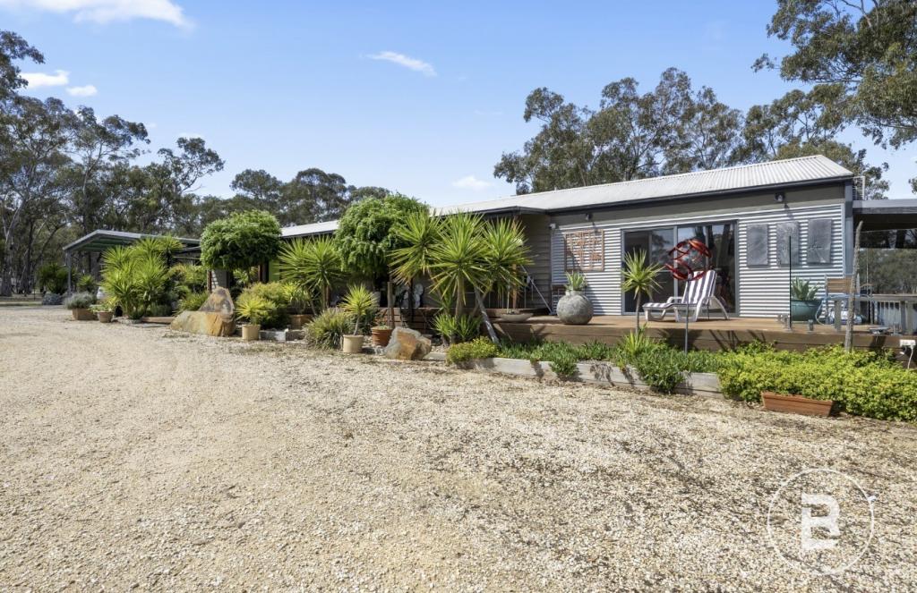 109 Maryborough St Arnaud Rd, Alma, VIC 3465