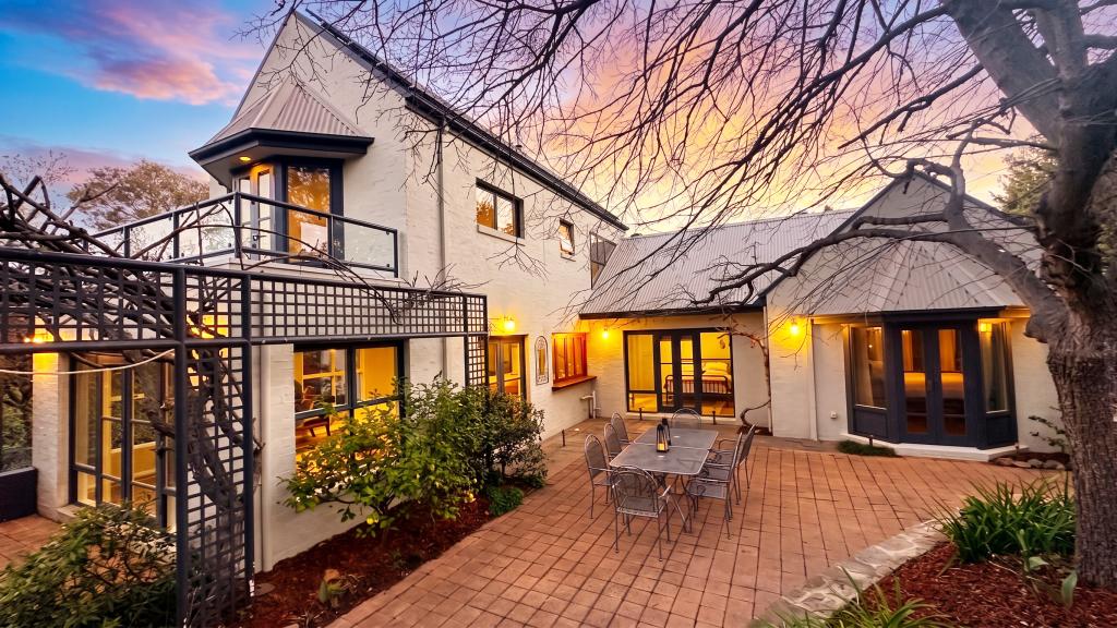 7 Fernyhough Cres, Lyneham, ACT 2602