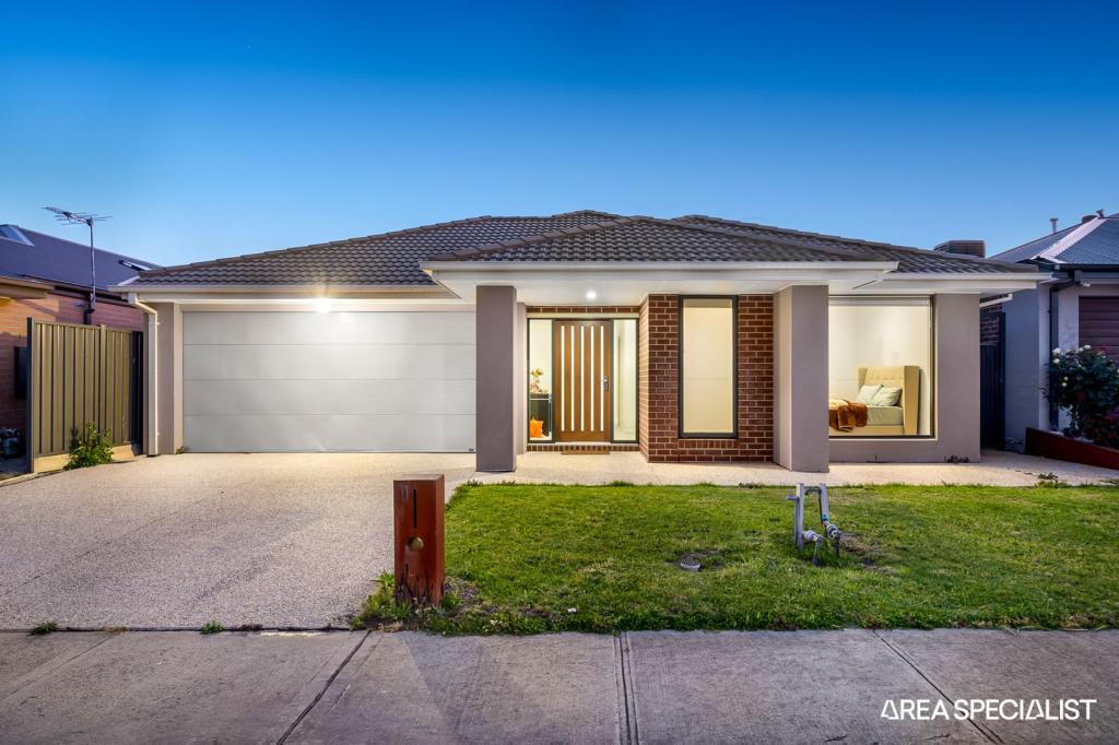 11 Langside Gr, Cranbourne East, VIC 3977