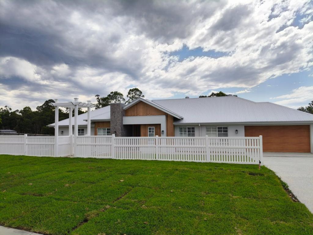 1 Rainier Ct, D'Aguilar, QLD 4514