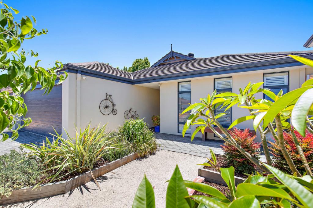 33 Hungerford Cl, Canning Vale, WA 6155