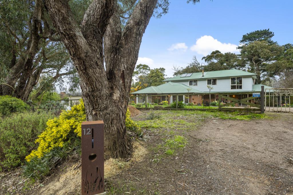 12 WINDSOR ST, MACEDON, VIC 3440