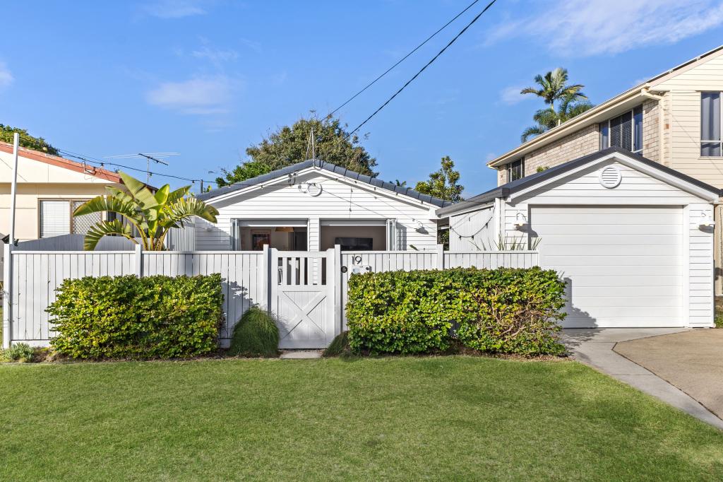 19 Pearl St, Scarborough, QLD 4020