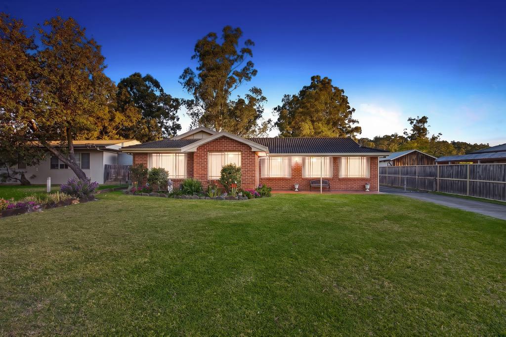 8 HOLMES DR, CUMBERLAND REACH, NSW 2756