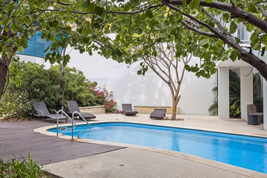 94/6 Walsh Loop, Joondalup, WA 6027