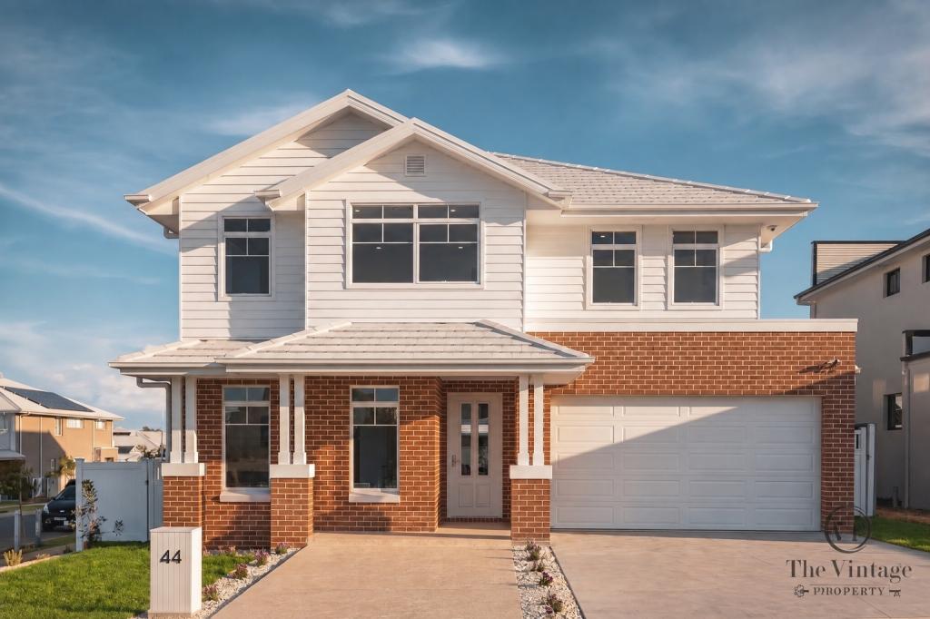 44 GREBE CCT, ORAN PARK, NSW 2570