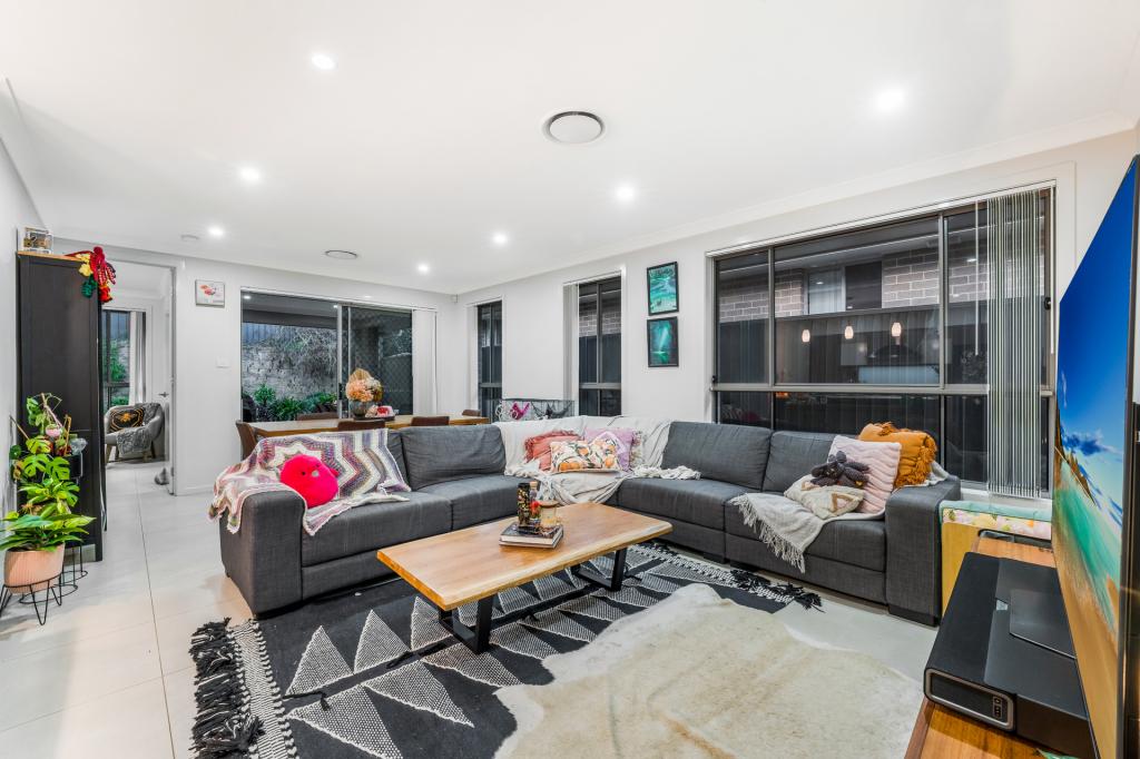 15 DROVER ST, ORAN PARK, NSW 2570