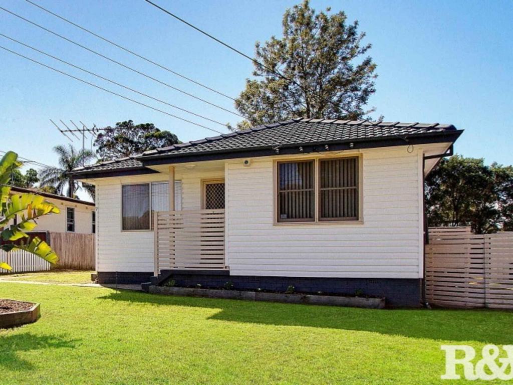 7 Luzon Ave, Lethbridge Park, NSW 2770