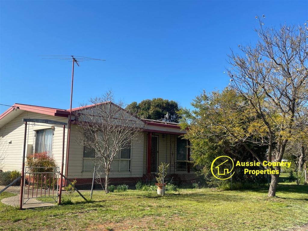 71 Milthorpe St, Oaklands, NSW 2646