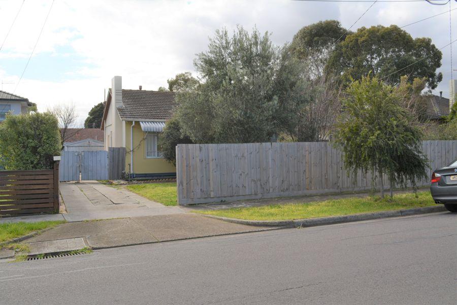 64 BLAKE ST, RESERVOIR, VIC 3073