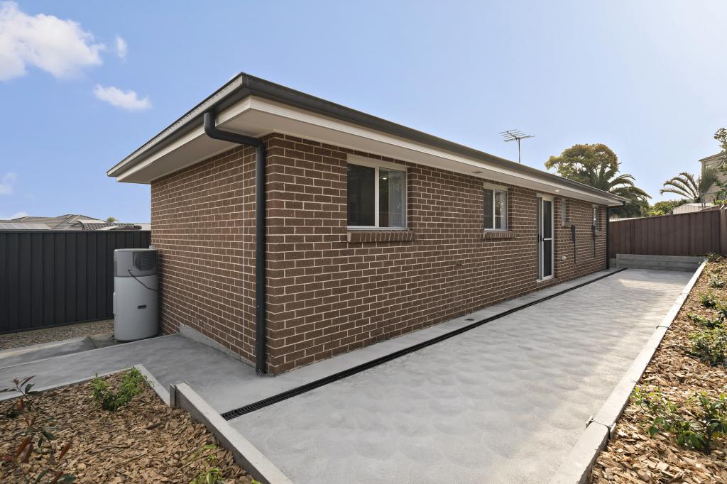 17A HINKLER PL, DOONSIDE, NSW 2767