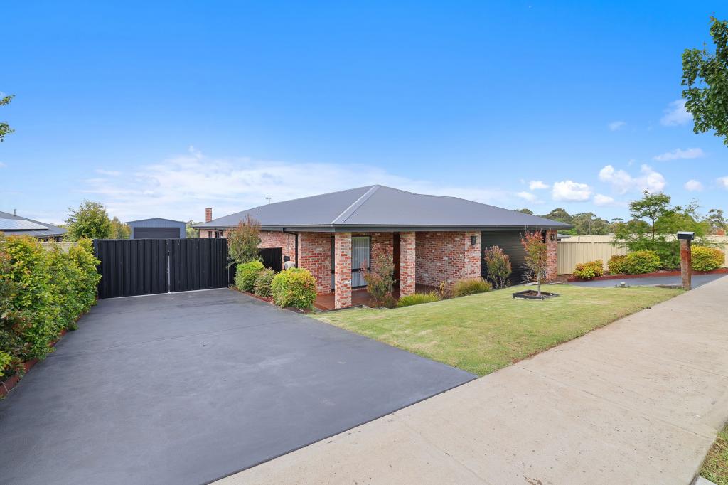 27 PANORAMA RISE, LEONGATHA, VIC 3953