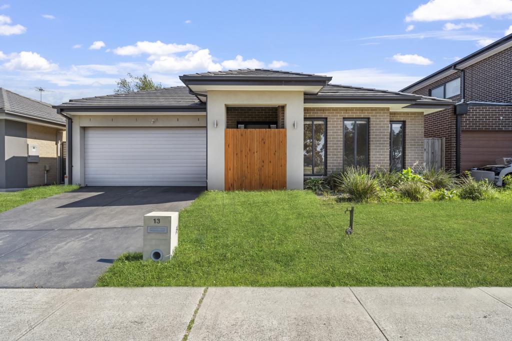 13 Montmarte Bvd, Burnside, VIC 3023