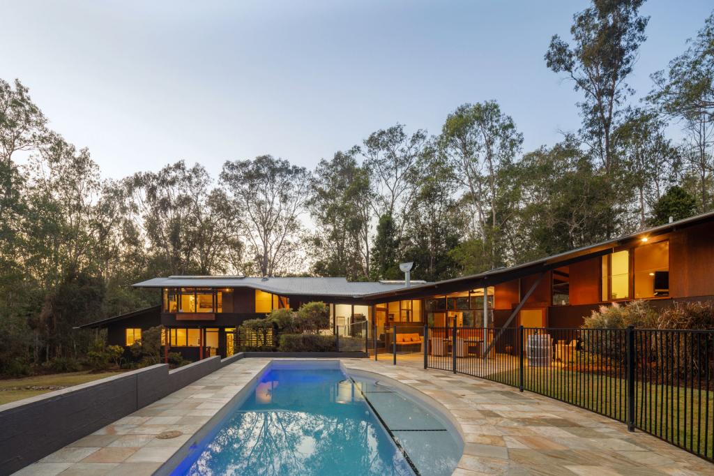 25 Leahey Rd, Brookfield, QLD 4069