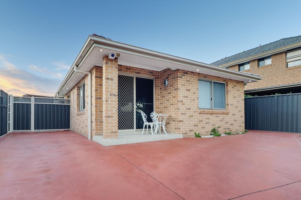 1a Glen Davis Ave, Bossley Park, NSW 2176