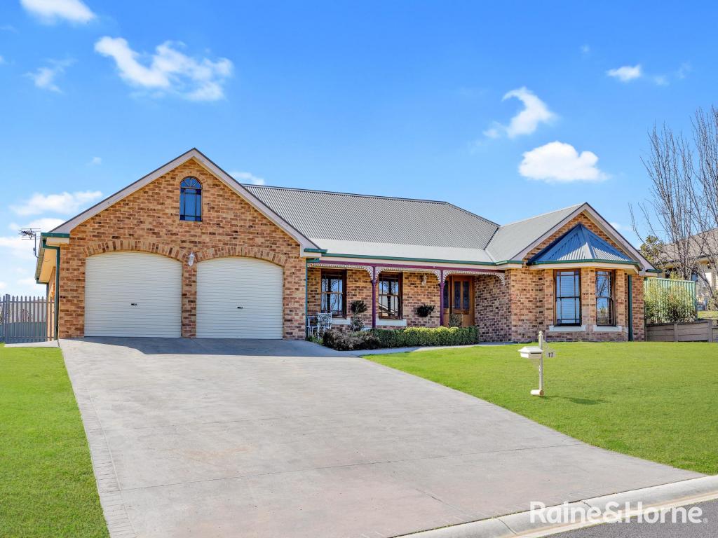 17 Cypress Cres, Kelso, NSW 2795