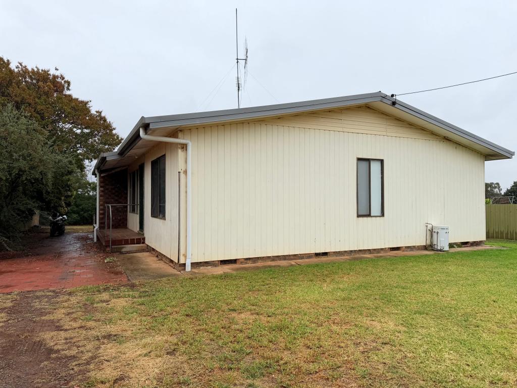 2/4 Lawson St, Parkes, NSW 2870