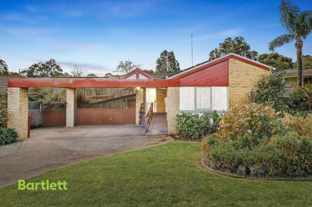 32 Lawrence Dr, Berwick, VIC 3806