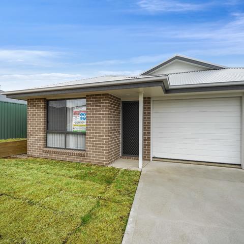 6 Bolton St, Kelso, NSW 2795