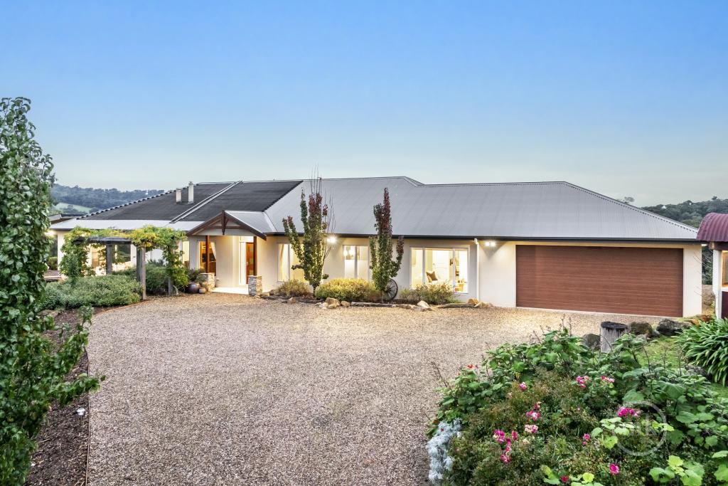 305 Long Gully Rd, Panton Hill, VIC 3759