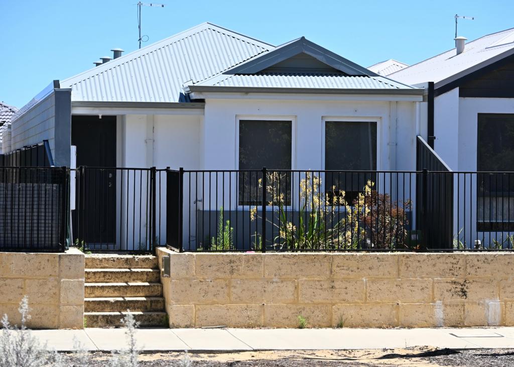 125 DRAGONFLY BVD, LAKELANDS, WA 6180