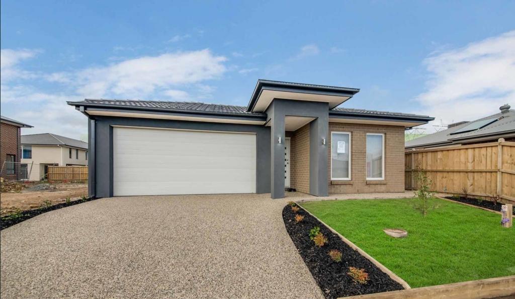 29 Dolomite Bvd, Clyde North, VIC 3978