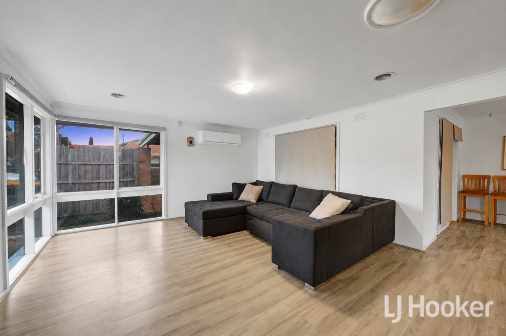 9 Dingley Pl, Melton West, VIC 3337