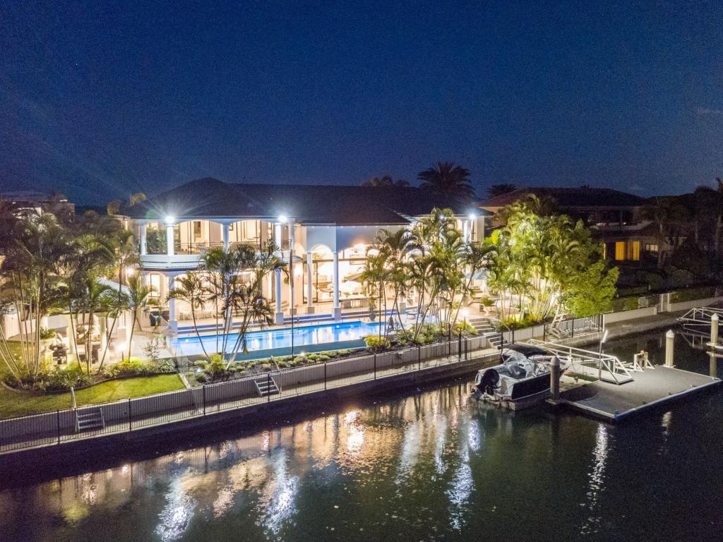 40-42 The Peninsula, Paradise Point, QLD 4216