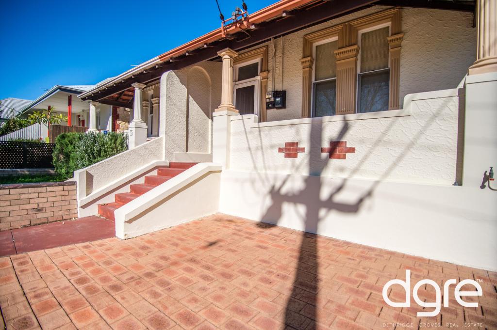 33 Wray Ave, Fremantle, WA 6160