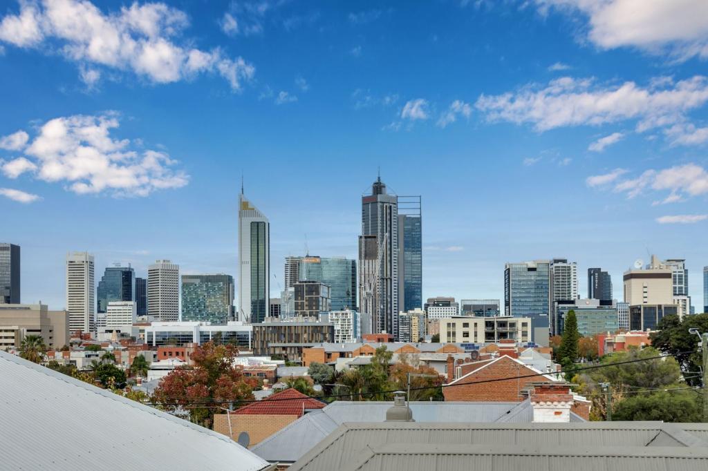 2/204 Lake St, Perth, WA 6000