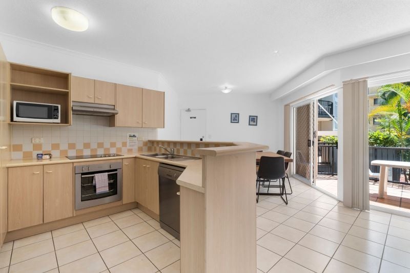 17a/220 Marine Pde, Labrador, QLD 4215